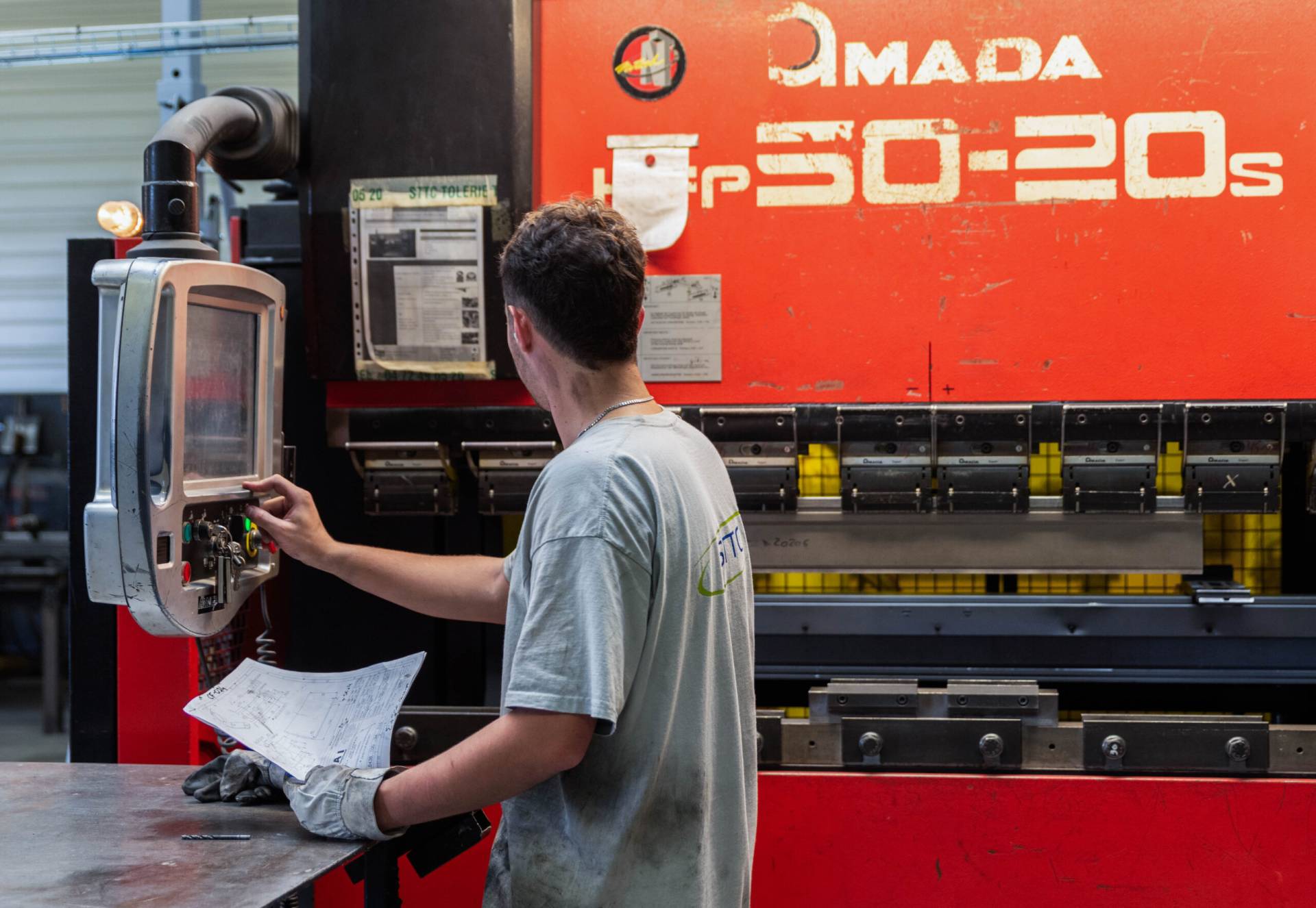 STTC-homme-qui-travaille